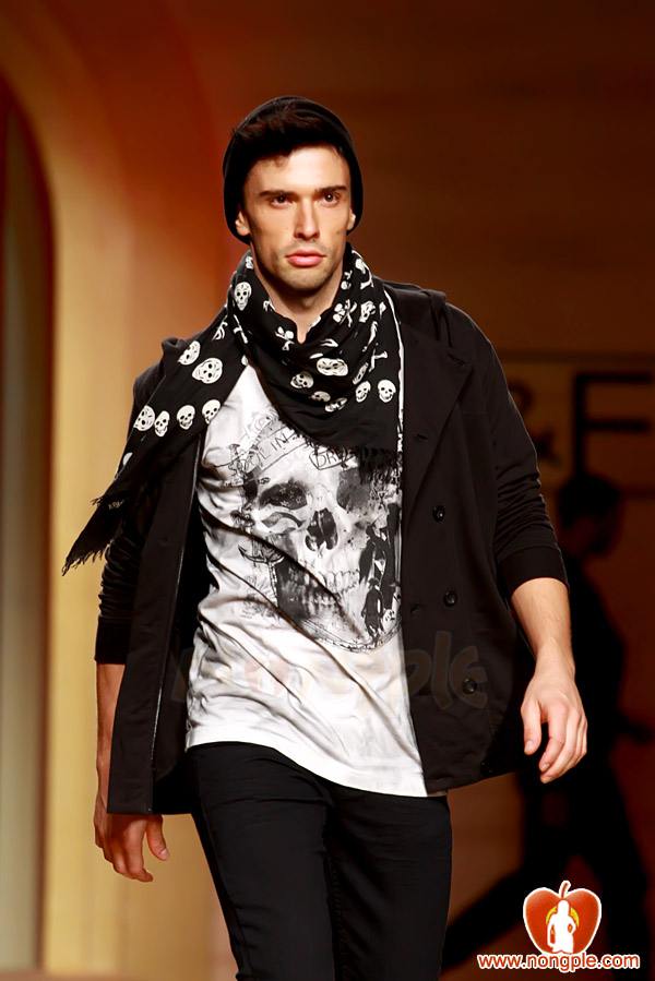 ชมพู่ อารยา ในงานเดินแบบออทัม วินเทอร์ 2011ภาพสวยๆชัดๆ