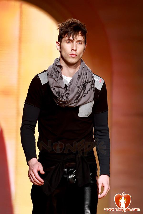 ชมพู่ อารยา ในงานเดินแบบออทัม วินเทอร์ 2011ภาพสวยๆชัดๆ