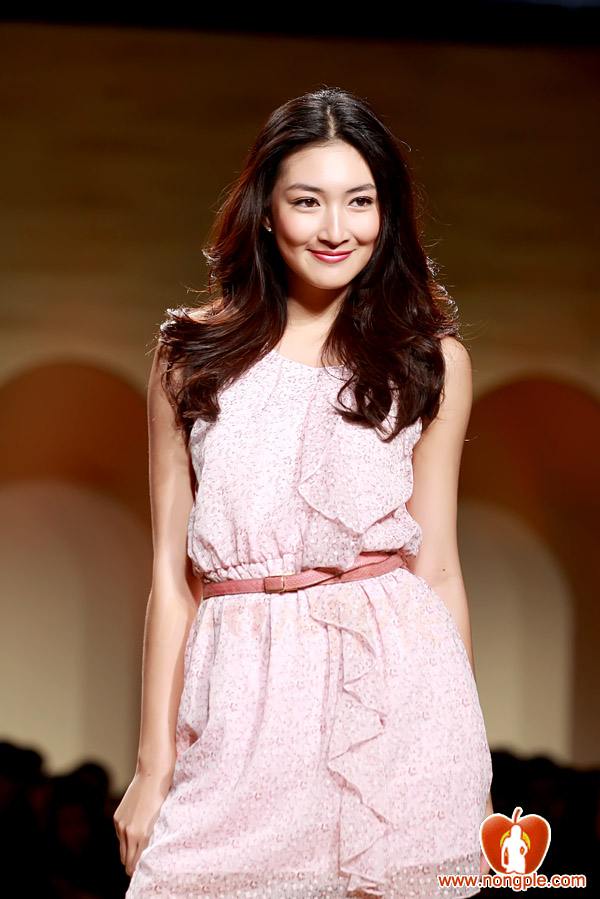 ชมพู่ อารยา ในงานเดินแบบออทัม วินเทอร์ 2011ภาพสวยๆชัดๆ