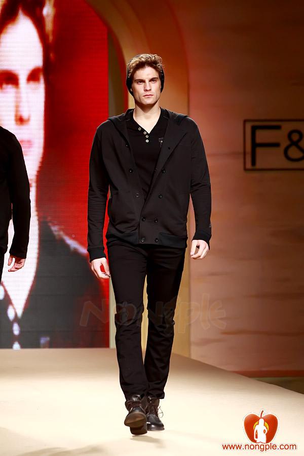 ชมพู่ อารยา ในงานเดินแบบออทัม วินเทอร์ 2011ภาพสวยๆชัดๆ