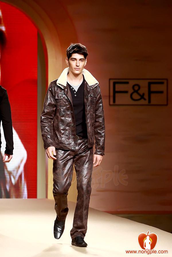 ชมพู่ อารยา ในงานเดินแบบออทัม วินเทอร์ 2011ภาพสวยๆชัดๆ