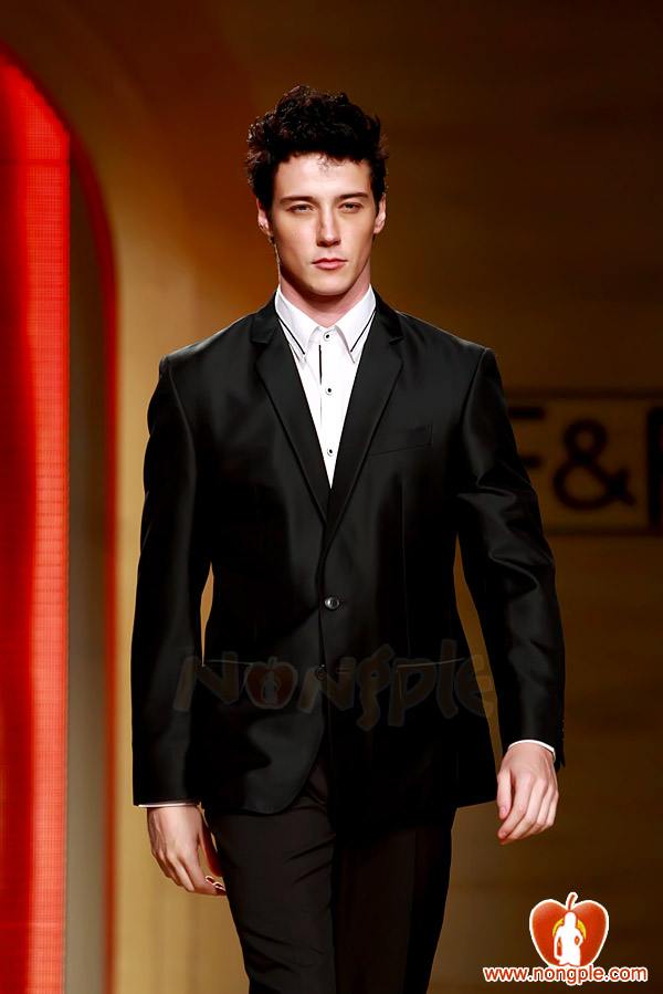 ชมพู่ อารยา ในงานเดินแบบออทัม วินเทอร์ 2011ภาพสวยๆชัดๆ