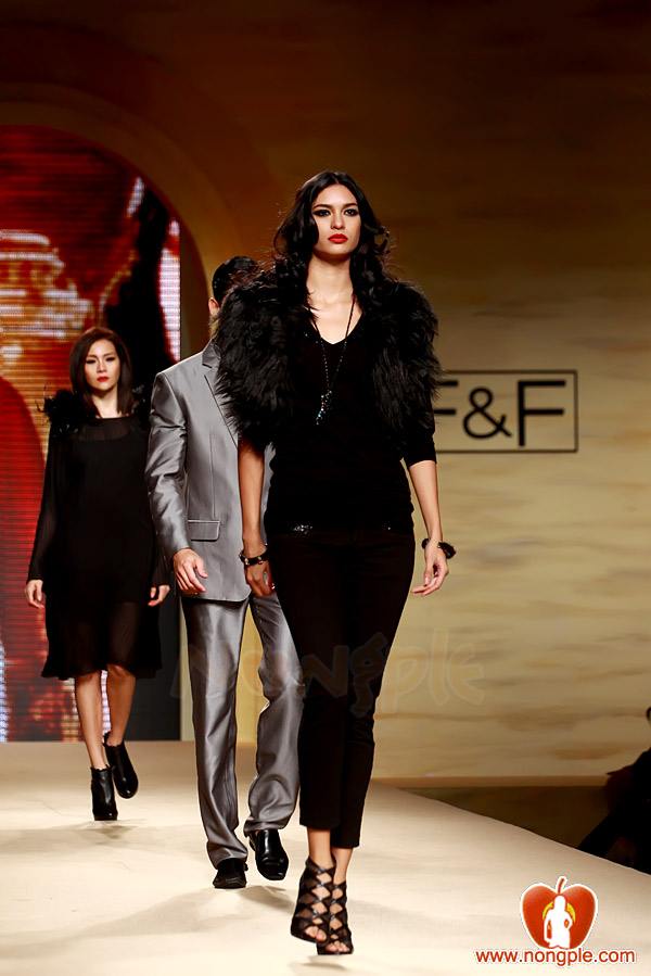 ชมพู่ อารยา ในงานเดินแบบออทัม วินเทอร์ 2011ภาพสวยๆชัดๆ