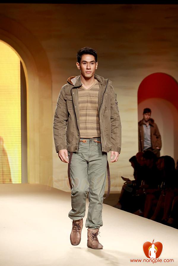 ชมพู่ อารยา ในงานเดินแบบออทัม วินเทอร์ 2011ภาพสวยๆชัดๆ