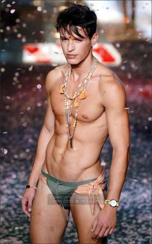 ใกล้เวลาอาหารเที่ยงแล้ว