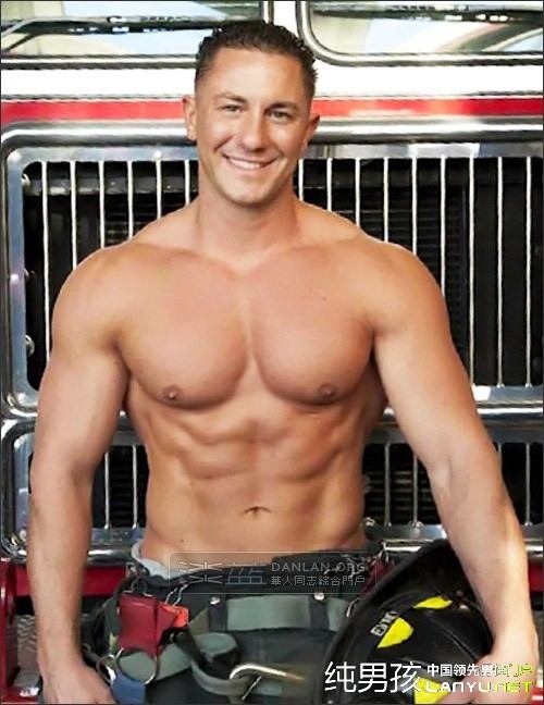 เสิร์ฟนักดับเพลิงล่ำๆครับ