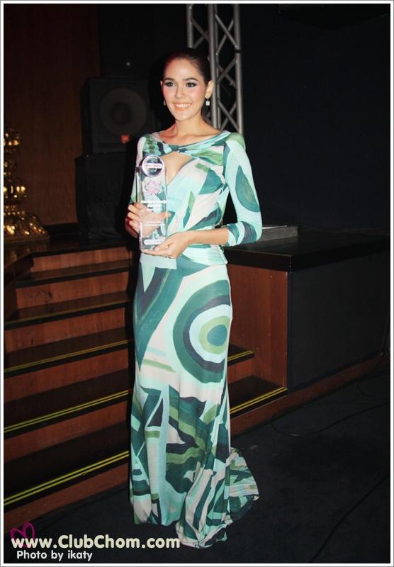 ชมพู่ อารยา สวยสง่ามากๆกับชุดแบรนด์ดัง