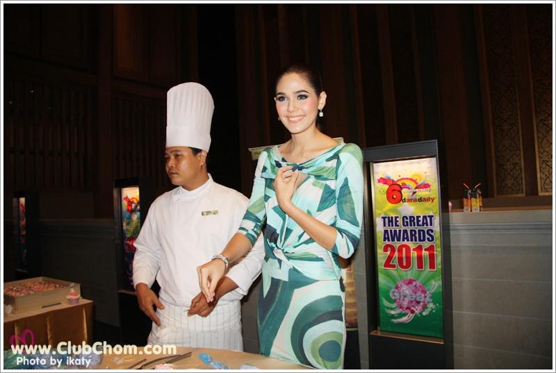 ชมพู่ อารยา สวยสง่ามากๆกับชุดแบรนด์ดัง