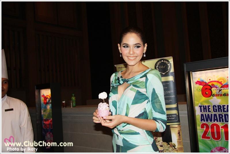 ชมพู่ อารยา สวยสง่ามากๆกับชุดแบรนด์ดัง