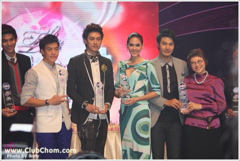 ชมพู่ อารยา สวยสง่ามากๆกับชุดแบรนด์ดัง