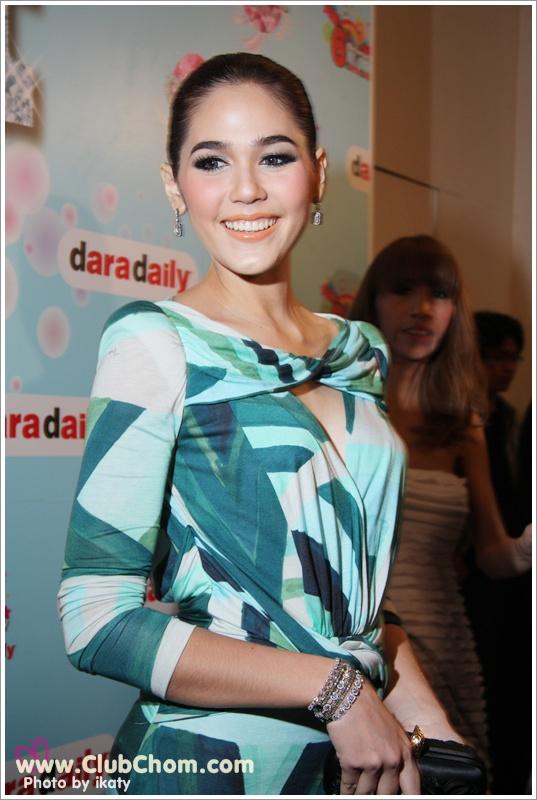 ชมพู่ อารยา สวยสง่ามากๆกับชุดแบรนด์ดัง