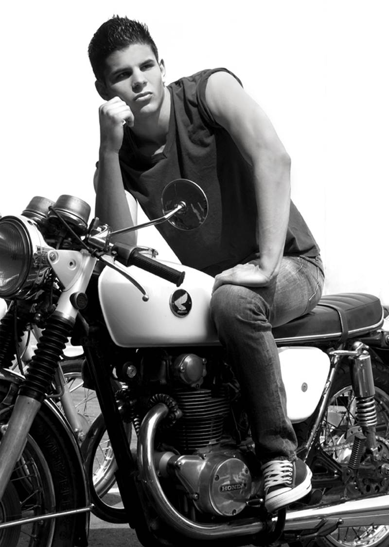 หนุ่มเท่ถ่ายแบบเท่