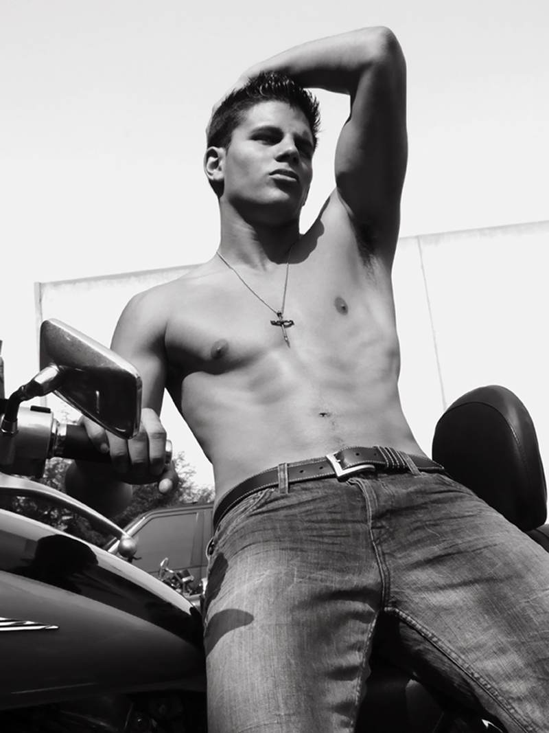 หนุ่มเท่ถ่ายแบบเท่