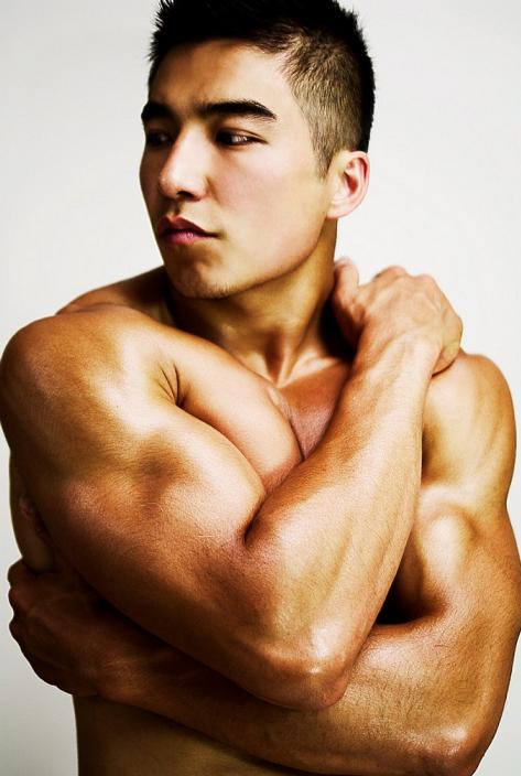 หนุ่มเอเชียล่ำ่เกิน