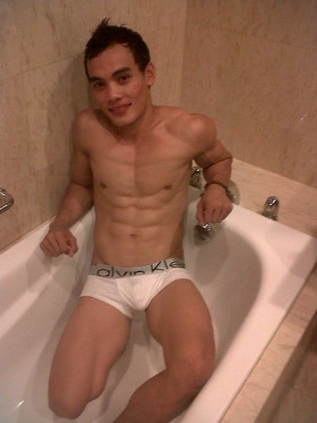 หนุ่มเอเชียล่ำ่เกิน