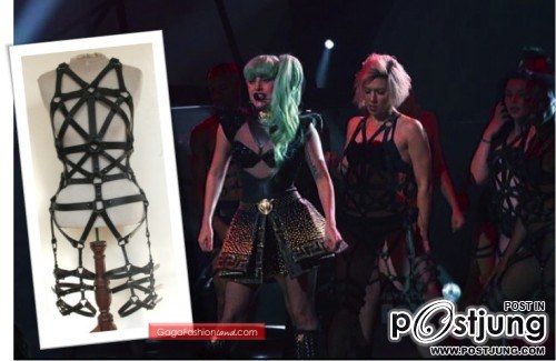 เลดี้ กาก้า ในชุดเวอร์ซาเช่