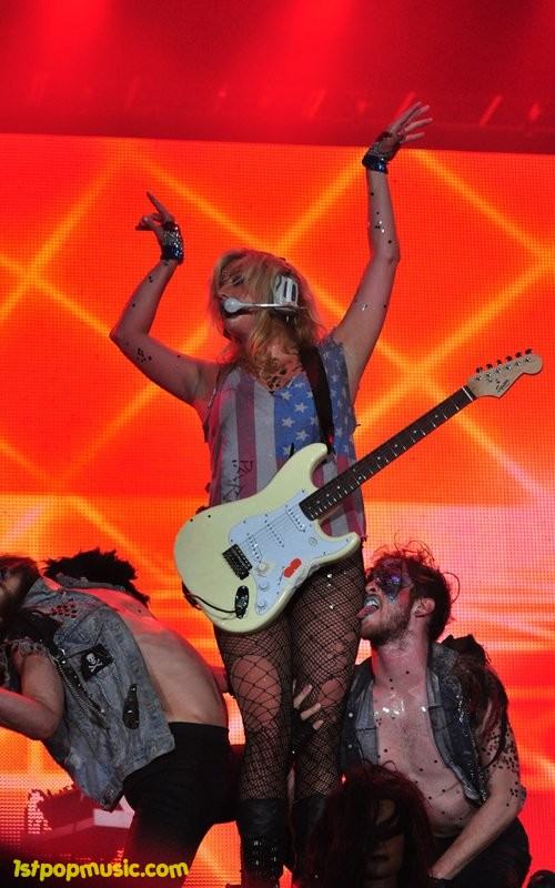 Ke$ha ระเบิดความมันส์!!!!! ในงานเทศกาลดนตรี Rock In Rio 2011