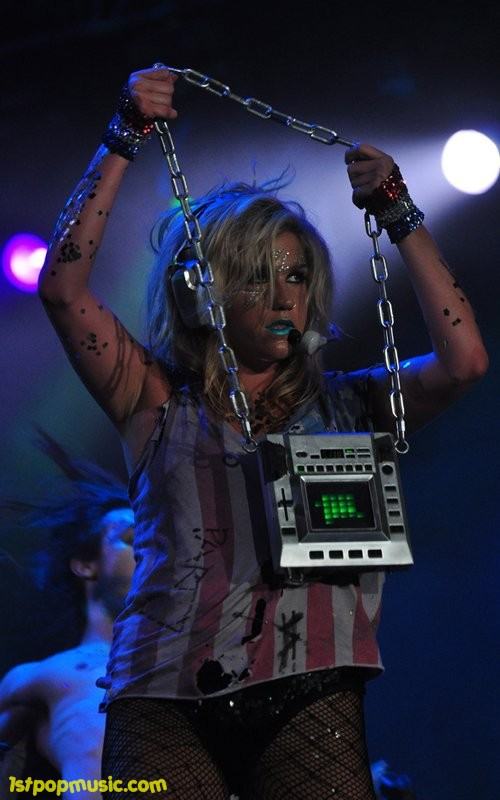 Ke$ha ระเบิดความมันส์!!!!! ในงานเทศกาลดนตรี Rock In Rio 2011