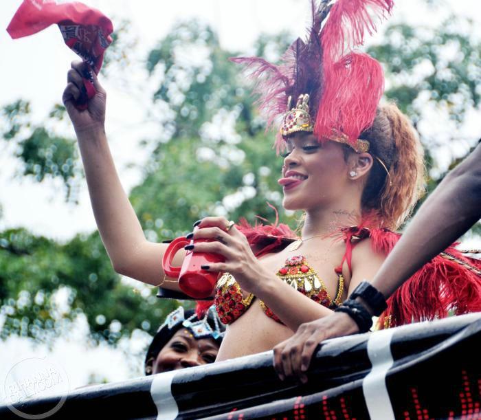 Rihanna​ กลับถิ่นระเบิดความ X ที่งาน Kadoomant Day Parade!