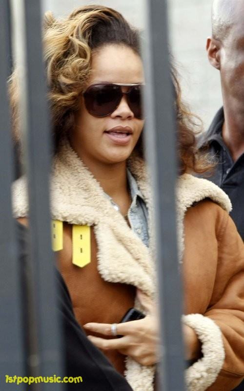 Rihanna เดินทางมาถึง Odyssey Arena