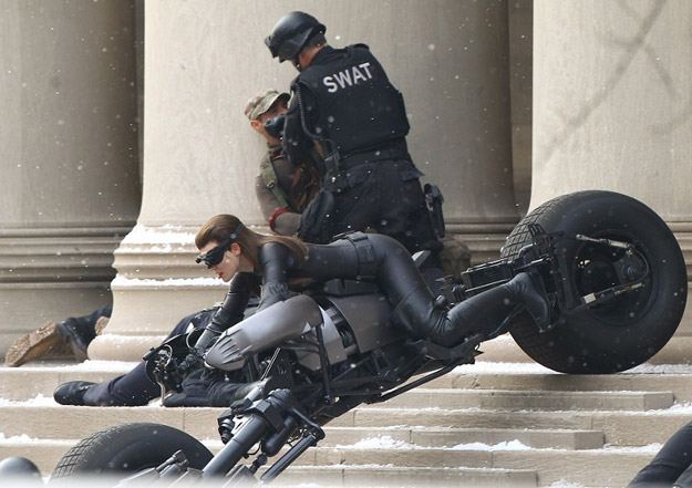 Anne Hathaway กับบทบาท Catwoman ในหนังเรื่อง The Dark Knight Rises