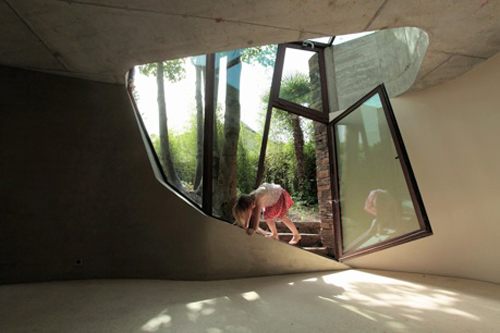 Concrete Tower House: Minimalist Living, Warm Aesthetic บ้านเท่มากครับ