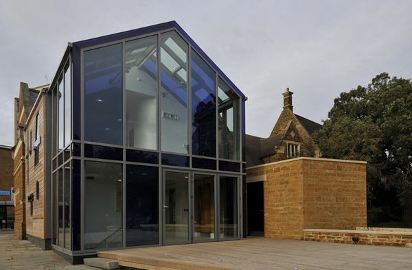 Contemporary English House Architecture in Glass
