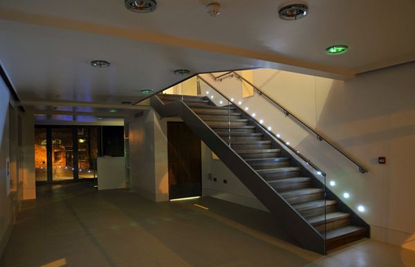 Contemporary English House Architecture in Glass