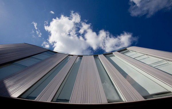 คุณมองหาบ้านแบบนี้อยู่รึเปล่าครับWave Shaped House in Bondi Beach, Australia
