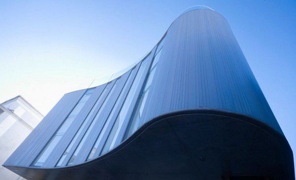 คุณมองหาบ้านแบบนี้อยู่รึเปล่าครับWave Shaped House in Bondi Beach, Australia