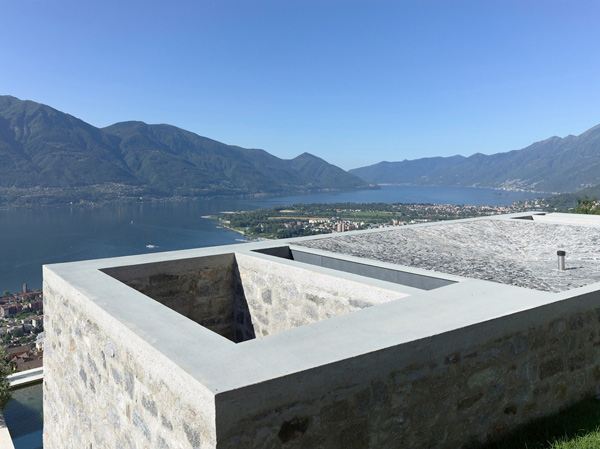 ถ้าคุณชอบบ้านทรง 口 คุณอาจชอบCube Shaped Home Hidden in the City