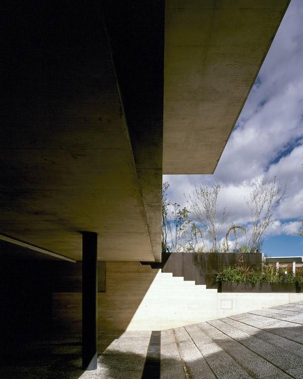 L-Shaped House Floor Plans in Mexico City  บ้านสวยกลืนไปกับก้อนเมฆ