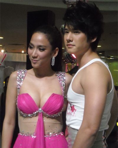 คู่พี่น้องร่วมสังกัด