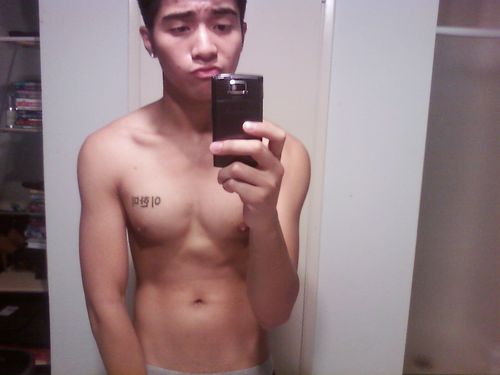 หนุ่่มเอเชียจานร้อนให้คุณ