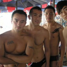 หนุ่่มเอเชียจานร้อนให้คุณ