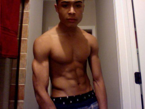 หนุ่่มเอเชียจานร้อนให้คุณ