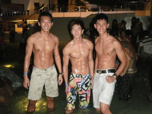 หนุ่่มเอเชียจานร้อนให้คุณ