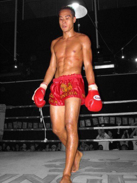 หนุ่่มเอเชียจานร้อนให้คุณ