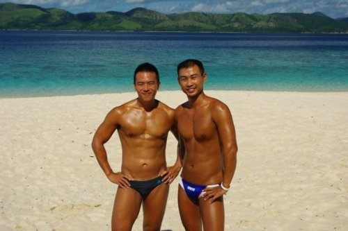 หนุ่่มเอเชียจานร้อนให้คุณ