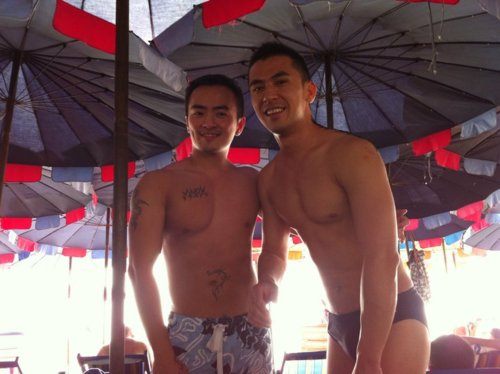 หนุ่่มเอเชียจานร้อนให้คุณ