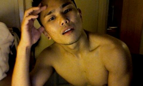 หนุ่่มเอเชียจานร้อนให้คุณ