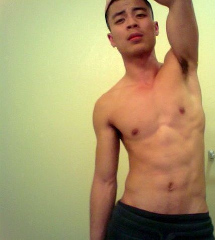 หนุ่่มเอเชียจานร้อนให้คุณ