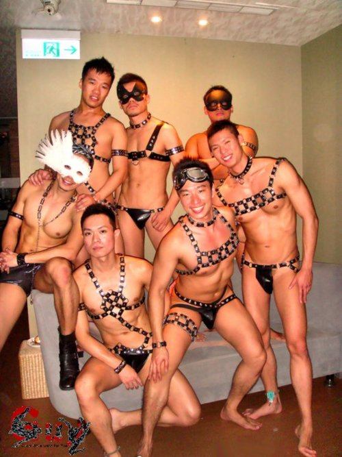 หนุ่่มเอเชียจานร้อนให้คุณ