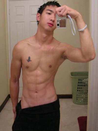 หนุ่่มเอเชียจานร้อนให้คุณ