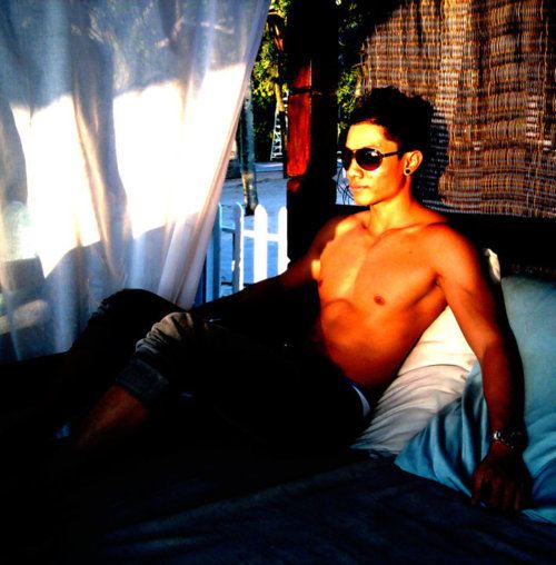 หนุ่่มเอเชียจานร้อนให้คุณ