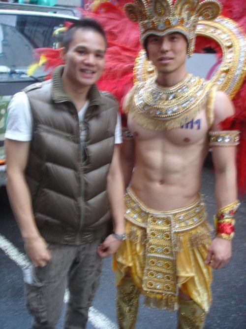 หนุ่่มเอเชียจานร้อนให้คุณ