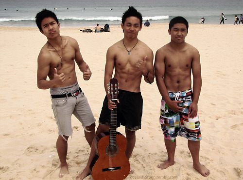 หนุ่่มเอเชียจานร้อนให้คุณ