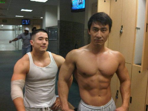 หนุ่่มเอเชียจานร้อนให้คุณ