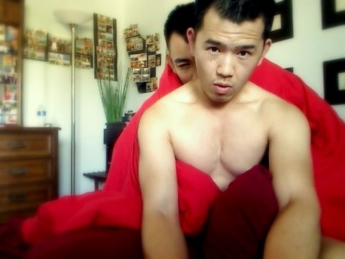 หนุ่่มเอเชียจานร้อนให้คุณ