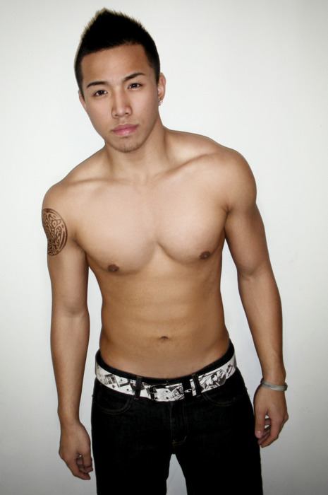 หนุ่่มเอเชียจานร้อนให้คุณ